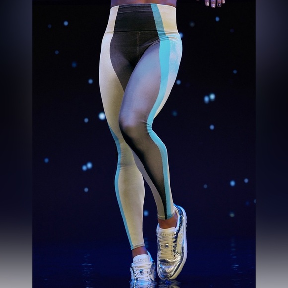 Fabletics Pants - Seamless Ultra High-Waisted Legging